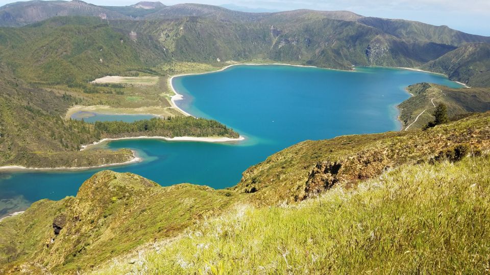 Sete Cidades / Lagoa do Fogo - Full Day Tour - Afternoon: Lagoa do Fogo, Pico da Barrosa, and the crater rim