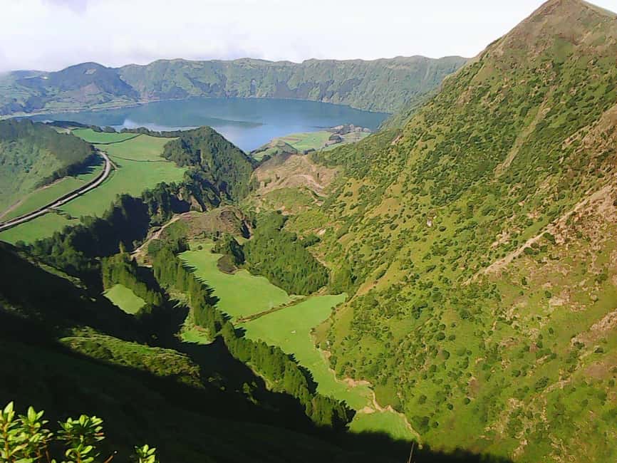 Seven Citys Tour: Sete Cidades Crater Lake Shore Excursion - Lagoa das Sete Cidades: the lake stop that ties the whole loop together