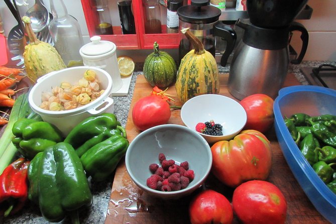 Shopping, cooking and eating together at my home in Porto - Key highlights to look for