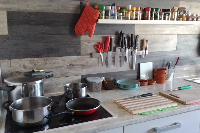 Shopping, cooking and eating together at my home in Porto - Meeting near public transit, then walking into the neighborhood