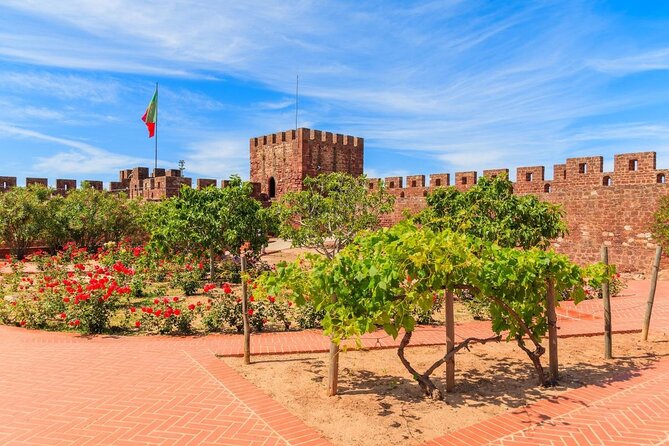 Silves and Monchique Wine Taste Premium - Private> VTours Algarve - Entering Castelo de Silves: the views plus the walk through history