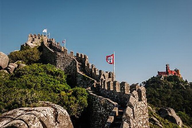 Sintra Cascais Private Tour with Pena Palace and Mouros Castle - Castelo dos Mouros: steep stairs, big panoramas, and a 1-hour plan