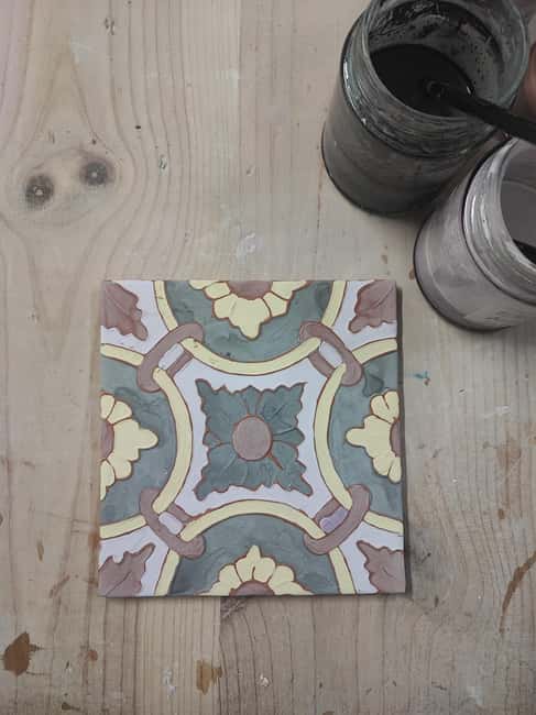 Sintra: Hispanic Moorish Tile Workshop - Hispano-Moresque Tile Workshop: the 2-hour craft goal in plain terms