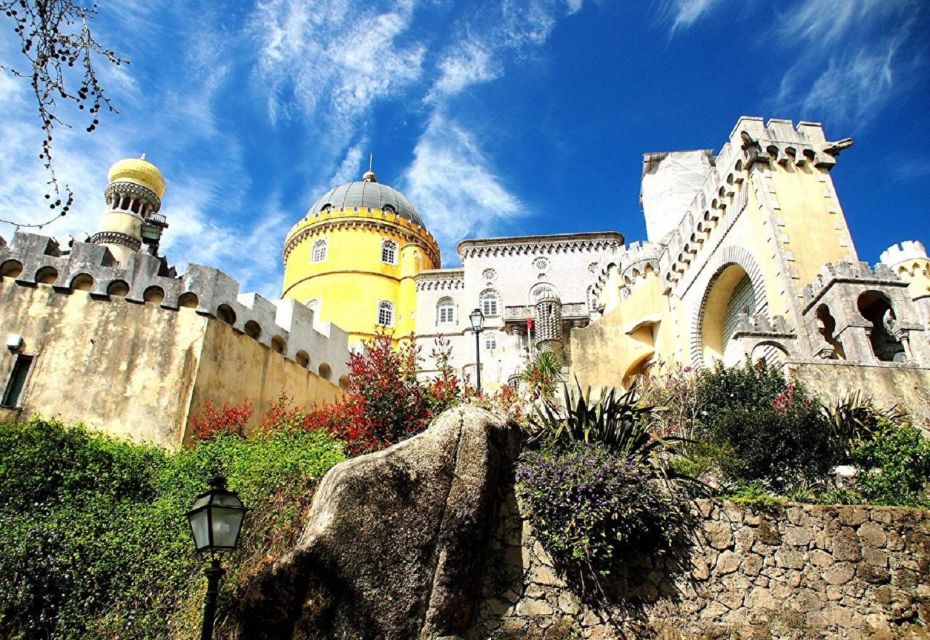 Sintra: Pena Palace, Moorish Castle, Regaleira, & Monserrate - Sintra town center: lunch break that doesn’t feel like wasted time