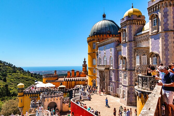 Sintra, Pena Palace, Quinta da Regaleira & Cascais Group Tour - Cascais: seaside wandering, cafes, and seafood timing