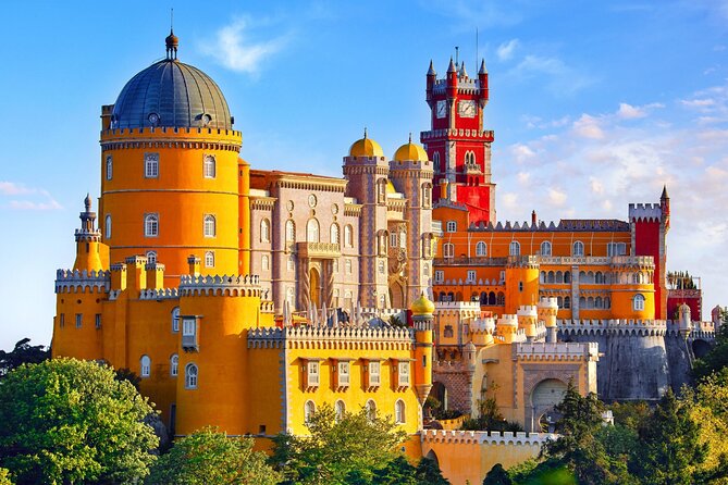 Sintra, Pena Palace, Quinta da Regaleira & Cascais Group Tour - Estoril on the drive: casino gardens and Riviera views