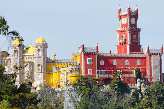 Sintra Tour: Luxury Van, Lisbon Pick-up & Drop-off - Colares villages and lunch break: a taste of local Portugal