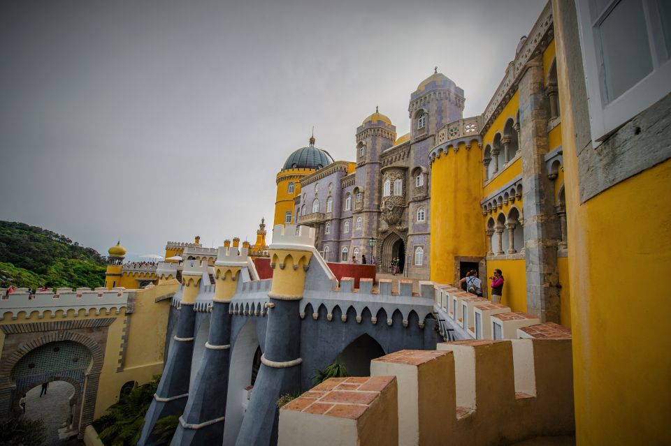 Sintra: Walking Tour with Palace, Castle, and Old Town Visit - How the guide changes the whole experience (especially at the palaces)