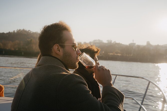 Six Bridges Cruise in Porto with Port Wine Tasting - Arrábida Bridge First: A Fast Lesson in Modern Porto Infrastructure