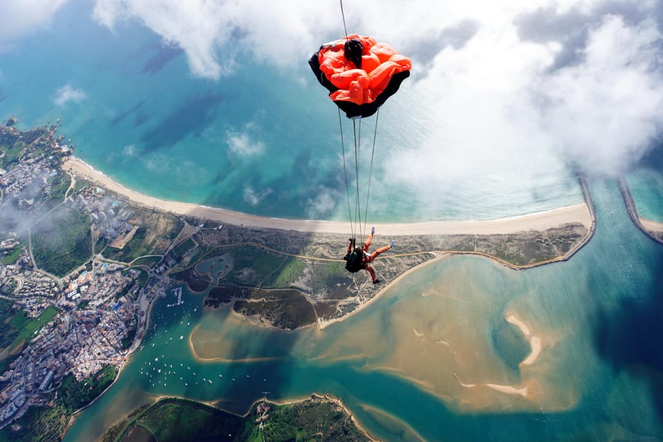Skydive Algarve: Tandem Skydiving 10.000ft (up to 15.000ft) - Instructors and safety culture: calm guidance you can feel