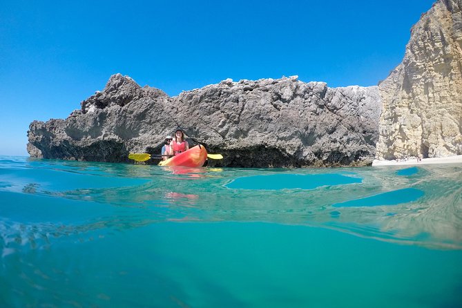 Small Group Kayak Tour along Sesimbra - Arrábida Natural Park - Sesimbra start: what the first briefing gets right