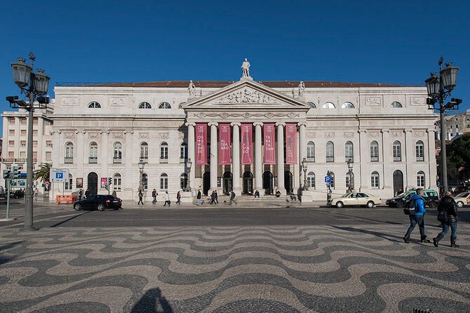 Small group Lisbon Walking Tour - Largo do Carmo and the Carnation Story