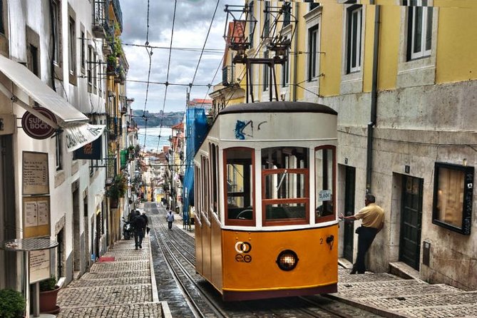 Special Guided Tour of Tuk Tuk Lisbon Historic 2 Hours - Restauradores and the Big-Start Sights: Obelisk, Elevador da Glória, and the Ride Up