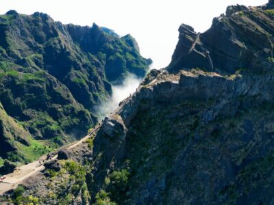 Stairway to Heaven: Pico do Areeiro in Madeira Island - Funchal Ecological Park and PR3 Vereda do Burro: the calm start before the climb