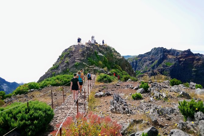 Sunrise Guided Hike PR1 Pico do Areeiro Pico Ruivo small group - Stop 1: Pico do Areeiro—where sunrise and photo chances begin