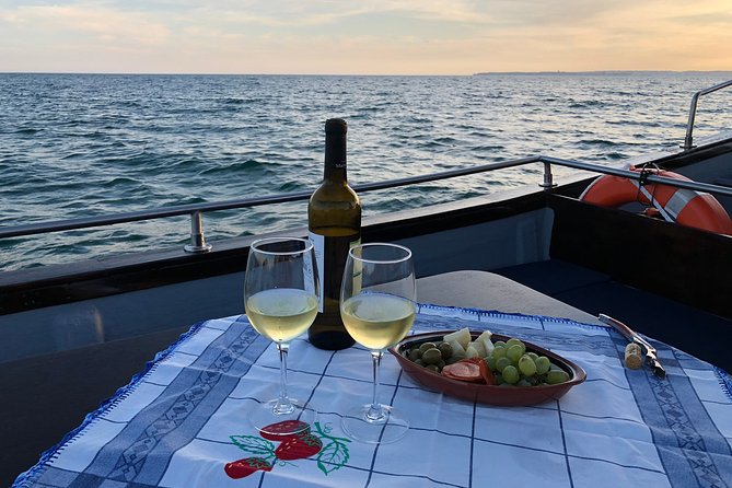 Sunset trip - The onboard vibe: wine, snacks, and a crew that talks