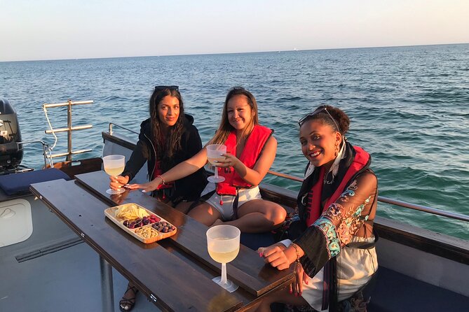 Sunset trip - Watching the sunset from the vessel: the calm payoff
