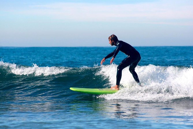Surf Lesson for Beginners - Private Groups - Gear setup: the 4/3 wetsuit and beginner board fit