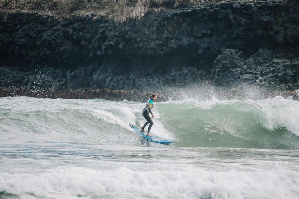 Surf lesson in Madeira - Madeira surf lesson on cliffs: what makes these waves special