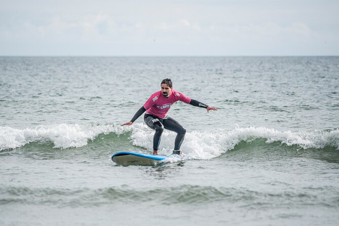 Surf Lesson | Surf Lessons - Equipment and on-site comfort: board, showers, and what you must bring