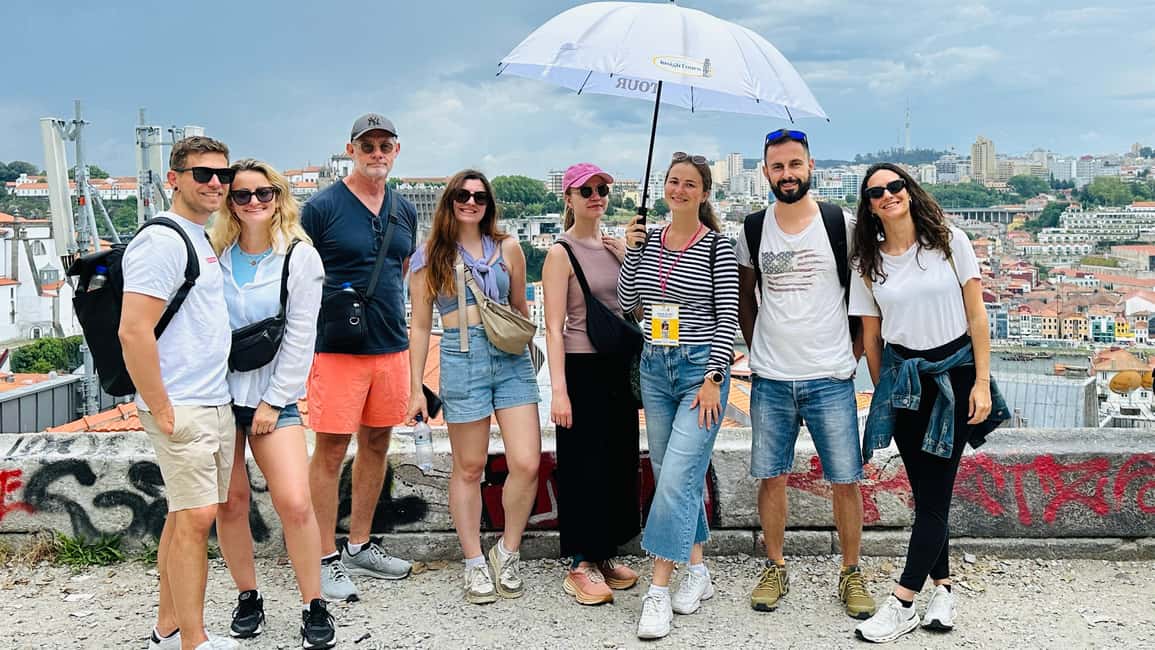 The Beautiful Story of Porto: Guided Tour with Entry Tickets - Porto’s Medieval Streets: Rua das Flores, Old Jail History, and Former Jewish Quarter Areas