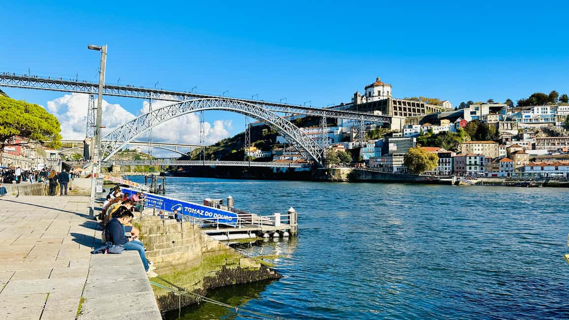 The Soul of Porto: Walking Tour with Food and Wine Tasting - Escadas das Verdades and the river reveal: making the last stretch count