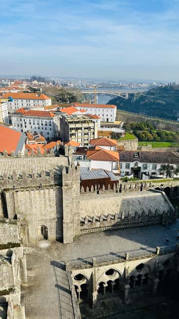 The Soul of Porto: Walking Tour with Food and Wine Tasting - The food-and-wine tasting: small plate, big Porto moment