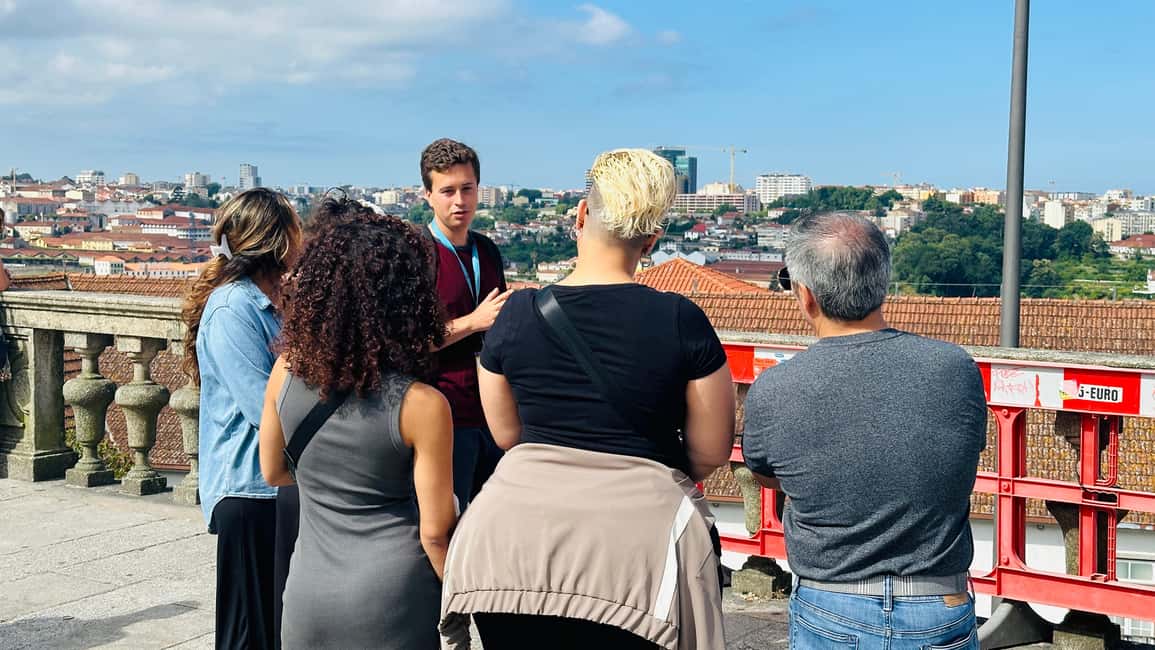 The Soul of Porto: Walking Tour with Food and Wine Tasting - The guide makes the difference: conversation, pace, and pivot-ready plans