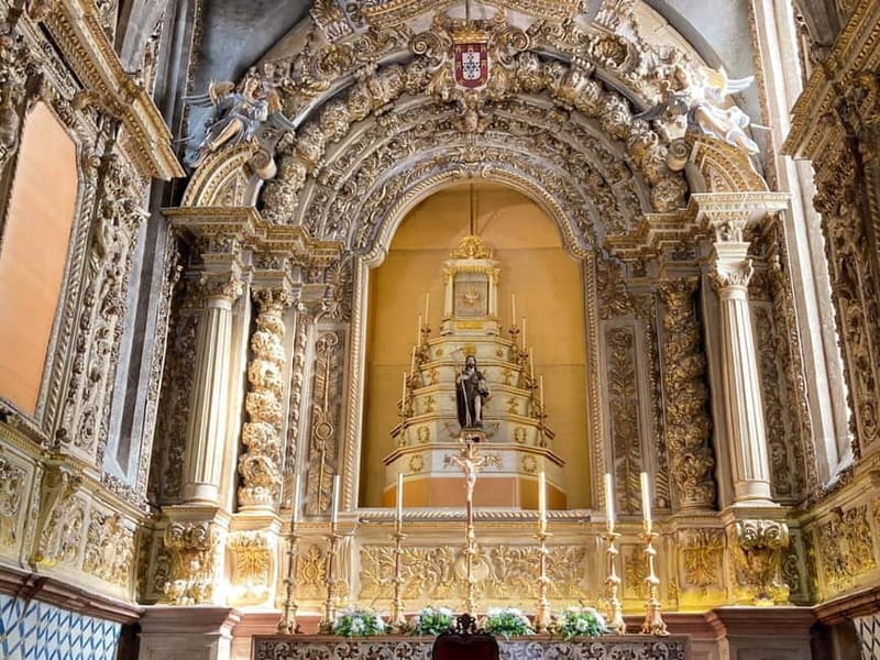 Tomar Walking Tour : Templar, Castle, Food, Ceramics, Fun! - Hidden corners, parks, and the fountain of blood