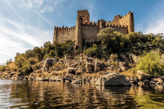 Tour Between Lisbon - Porto or Porto-Lisbon with several stops - Stop 3: Óbidos city tour and the storybook-walled vibe