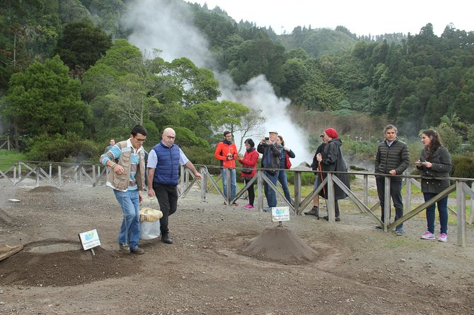 Tour to Furnas and Terra Nostra Garden - full day - Caldeira das Furnas and Lagoa das Furnas: geothermal signs you can’t unsee