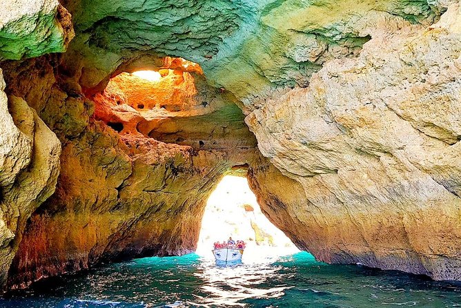 Traditional Tour - Benagil Cave - The staff and the vibe: fun, not chaotic