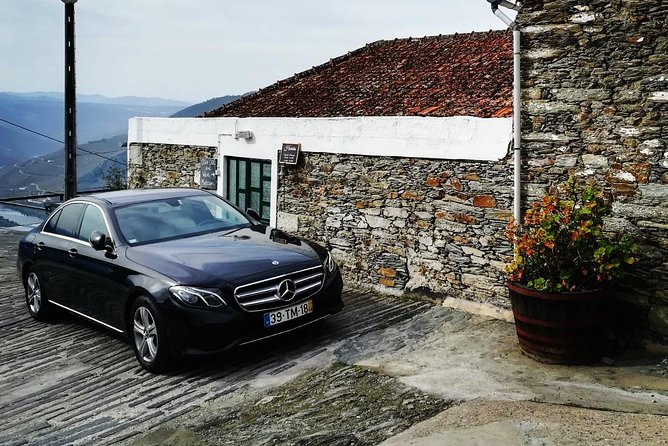 Transfer from Porto Airport to Porto City Hotels - Booking for groups and handling luggage without headaches