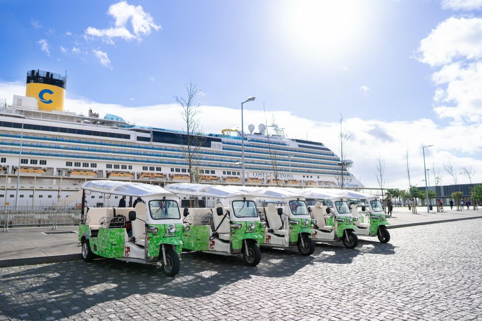 Tuk Tuk Lisbon: 3H00 Lisbon Charms - Miradouros and photo stops: where the best Lisbon photos come from