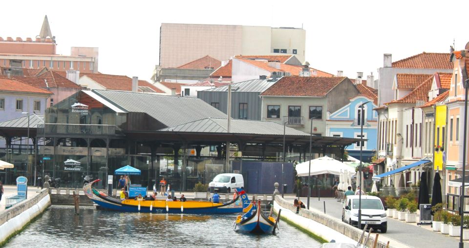 Tuk Tuk Tour in Aveiro - Meeting up: find the green umbrella