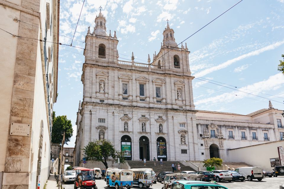 Vadio: Lisbon Old Town Private Tuk Tuk Tour - Lisbon Cathedral and Portas do Sol: the viewpoint warm-up