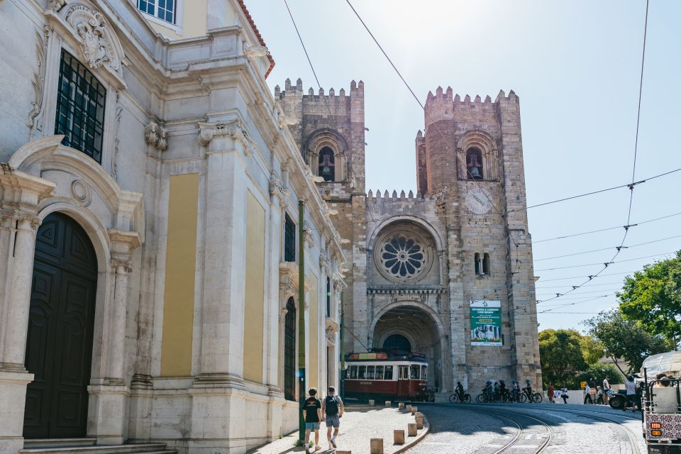 Vadio: Lisbon Old Town Private Tuk Tuk Tour - National Pantheon of Santa Engracia and São Vicente de Fora
