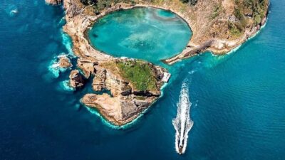 Vila Franca Islet: Bioligist Guided 0% Carbon e-Boat Tour - Where you start at TERRA AZUL and how the morning flows