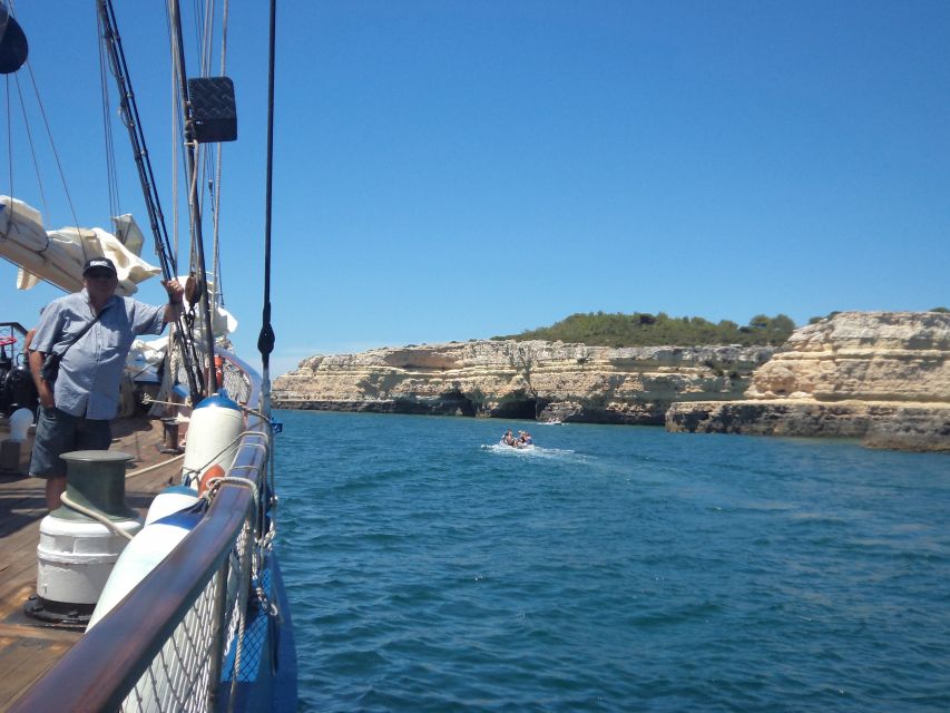 Vilamoura: Algarve Coast 3-Hour Sailing Cruise With Open Bar - Albufeira to São Rafael: rocks, cliffs, and the story of change