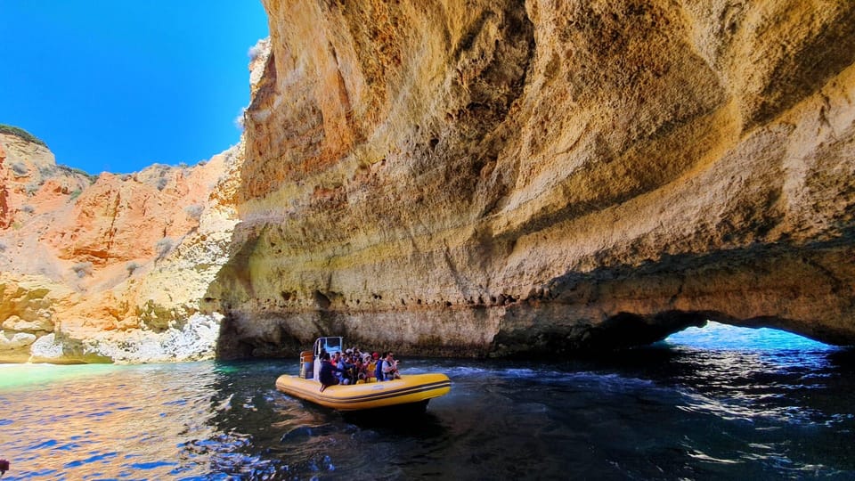 Vilamoura: Benagil Cave Small Group - Captain + guide setup: how names and teamwork show up on the water