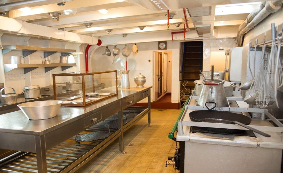 Visit to Gil Eannes hospital Ship Museum - Operating theatre and medical rooms: the hard side of help