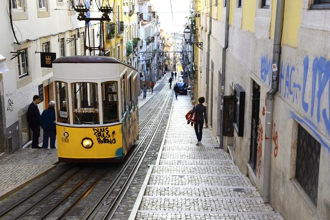 Walk Lisbon Like a Local: Bairro Alto & Downtown Experience - Getting your bearings: Rossio to Bairro Alto without getting lost