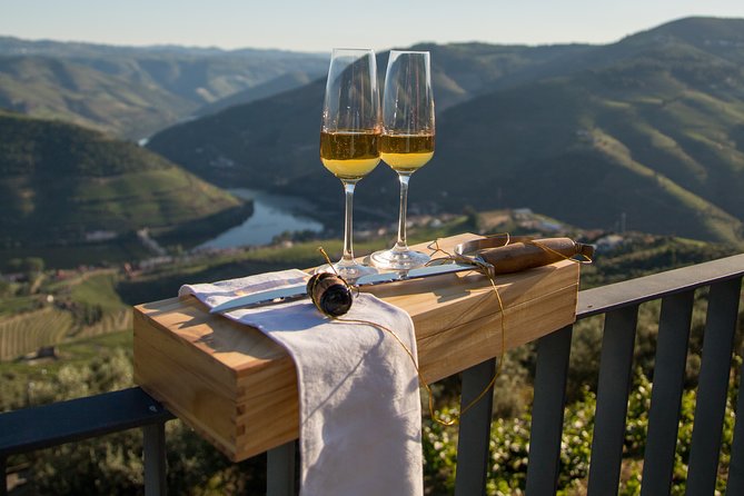 Wine experience with a sommelier - Sommelier-led boutique tastings near Lamego
