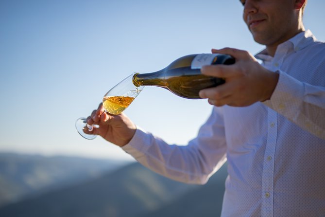 Wine experience with a sommelier - The saber opening and a viewpoint break