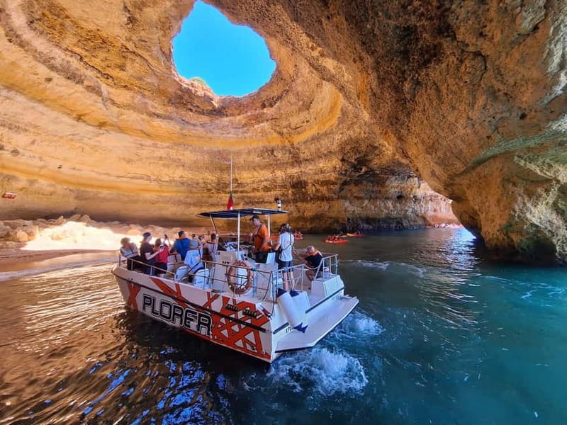 X Plorer – Caves (Benagil) & Dolphins Cruise - The crew and guide energy: why the explanations matter