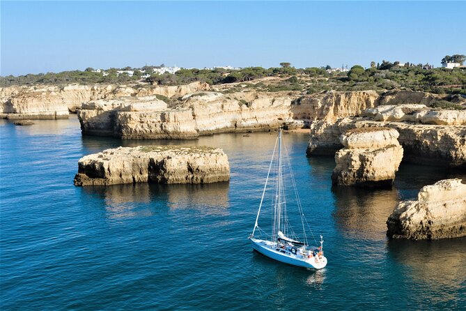 Yatch FINISMAR: 3hours Sailing to Benagil - Crew chemistry on Yacht FINISMAR: captain, guide, and the easygoing vibe
